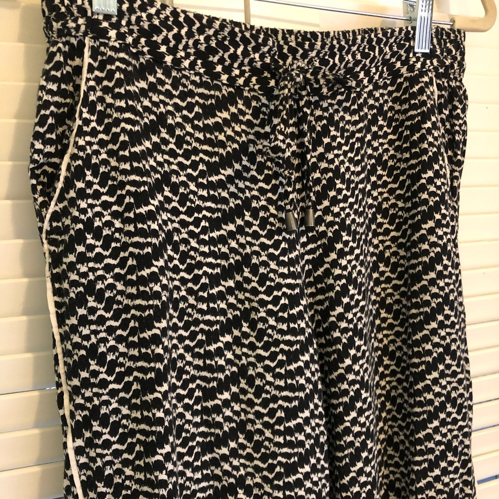 Splendid Black and White Pattern Joggers - M